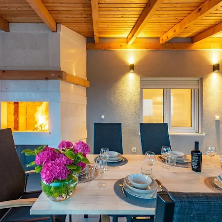 Pezer Zadarvillas * Kula Atlagica