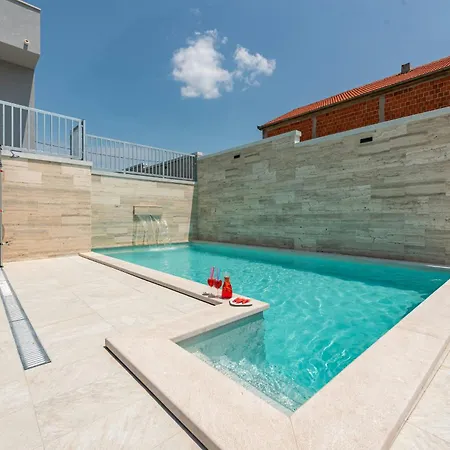 Pezer Zadarvillas * Kula Atlagica