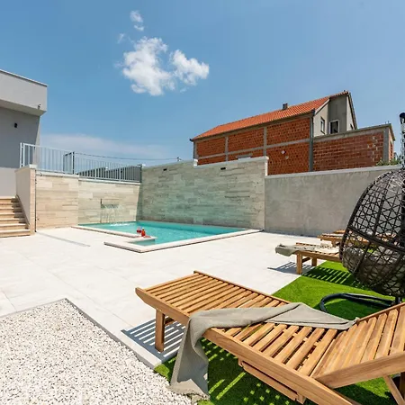 Pezer Zadarvillas *