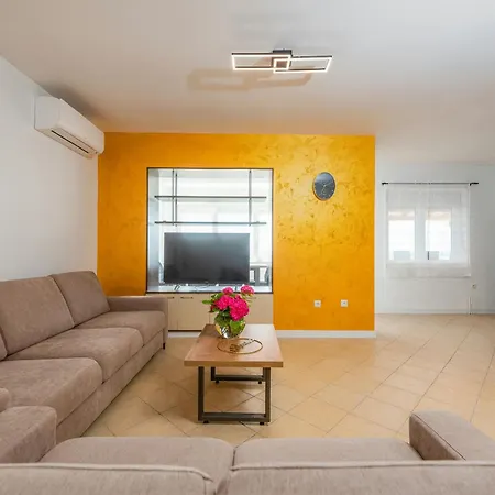 Pezer Zadarvillas *