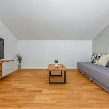 Pezer Zadarvillas * Kula Atlagica
