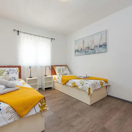 Pezer Zadarvillas *