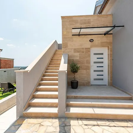 Pezer Zadarvillas * Kula Atlagica