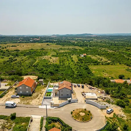 Pezer Zadarvillas * Kula Atlagica