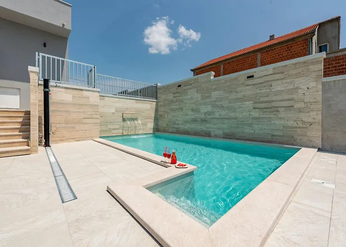 Pezer Zadarvillas * Kula Atlagica