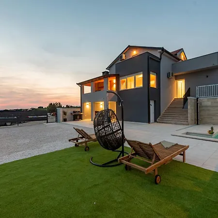 Pezer Zadarvillas 빌라 Kula Atlagica