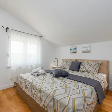 Pezer Zadarvillas * Kula Atlagica