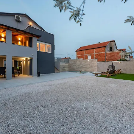 Pezer Zadarvillas Vila *