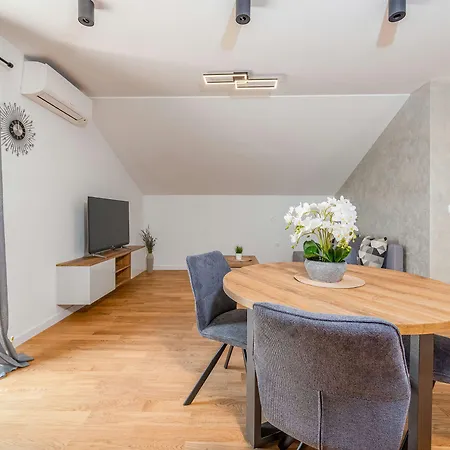Pezer Zadarvillas *