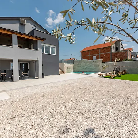 Pezer Zadarvillas Kula Atlagica