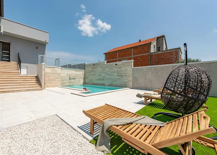 Pezer Zadarvillas *