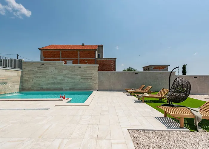 Pezer Zadarvillas * Kula Atlagica